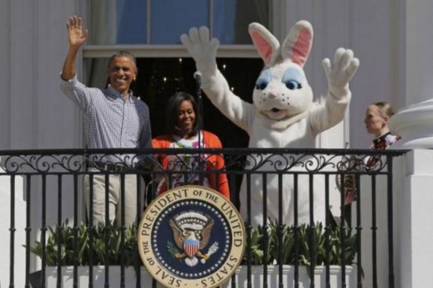 Former US President Barack Obama, first lady Michelle Obama and the Easter Bunny (April 2015).