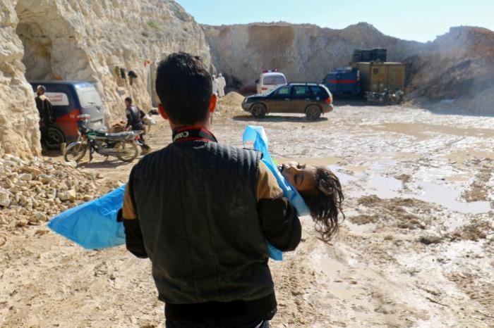 A man carries the body of a dead child, after what rescue workers described as a suspected gas attack in the town of Khan Sheikhoun in rebel-held Idlib, Syria April 4, 2017.