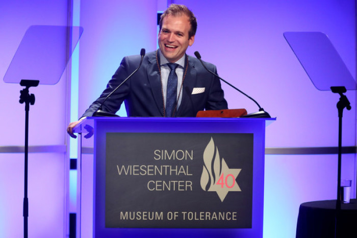 Johnnie Moore receives 'medal of valor' from the Simon Wiesenthal Center.