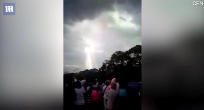 An unusual light in the sky some say resembles Jesus was witnessed by residents in Colombia in April 2017 a week after major landslides kill 17.