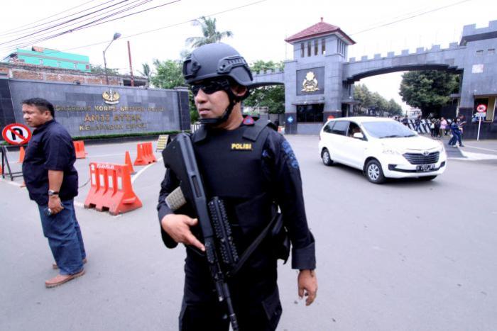 A police officer stands guard outside the Mobile Police Brigade or Brimob headquarters, where former Jakarta governor Basuki Tjahaja Purnama, popularly known as Ahok, is currently being detained in, Depok, south of Jakarta, Indonesia, May 10, 2017.
