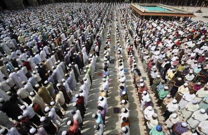 Muslims saying their prayers in Juma Masjid during the last Friday of Ramadan.