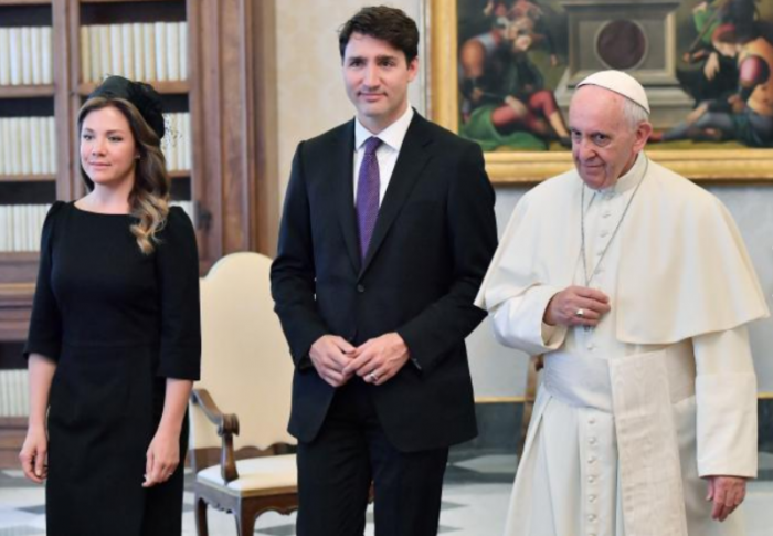 Pope Francis meets Canada's Prime Minister Justin Trudeau and his wife Sophie Gregoire Trudeau during a private audience at the Vatican, May 29, 2017.