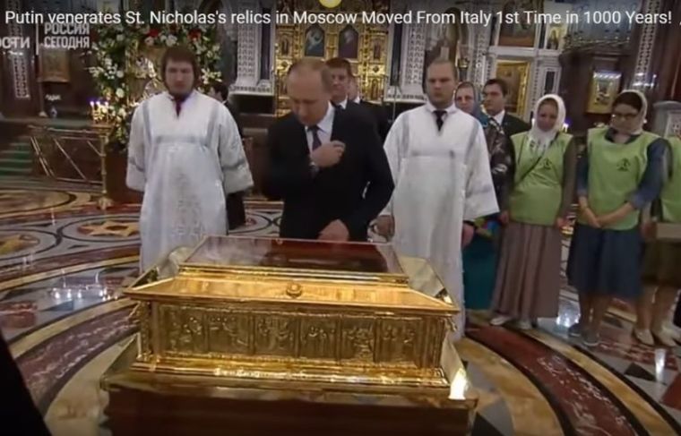 Putin venerates St. Nicholas' relic