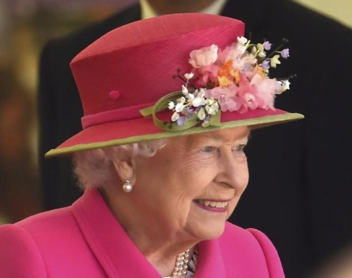 Britain's Queen Elizabeth arrives for the official opening of the Bandstand at Alexandra Gardens in Windsor, Britain, April 20, 2016.