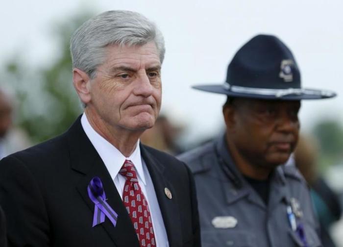 Mississippi Governor Phil Bryant arrives to attend B.B. King's funeral in Indianola, Mississippi, May 30, 2015.