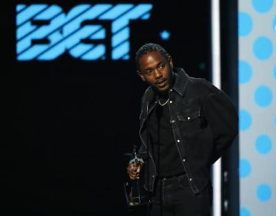 Kendrick Lamar accepts Best Male Hip-Hop Artist award at the 2017 BET Awards on June 25, 2017.