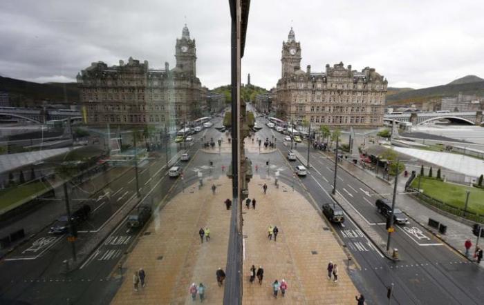 Pedestrians walk along Princes Street in Edinburgh, Scotland, May 1, 2014.