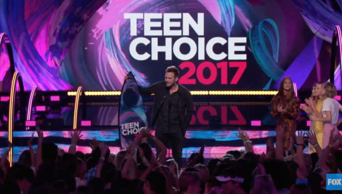 Chris Pratt accepts the Choice Movie Actor: Sci-Fi award at the Teen Choice Awards, 2017.