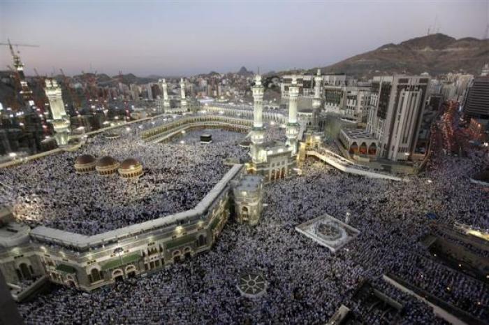 Muslim pilgrims circle the Ka'ba at the Al-Masjid al-Haram (Grand mosque) in Mecca October 31, 2011.