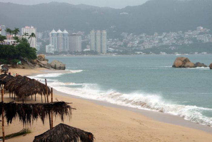 A general view of a beach is seen, while Tropical Storm Max approaches in Acapulco, Mexico September 14, 2017.