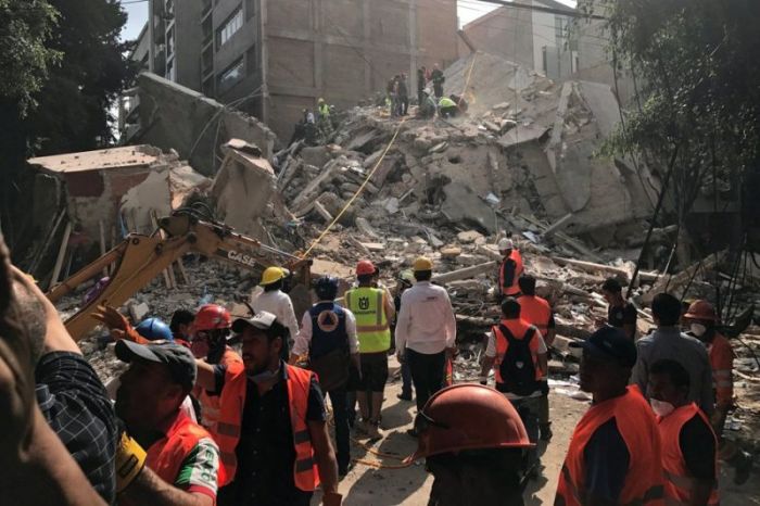 People clear rubble after an earthquake hit Mexico City, Mexico on September 19, 2017.