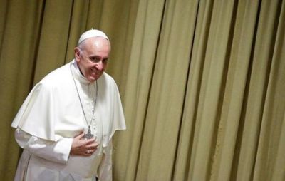 Pope Francis arrives to deliver a speech during a meeting with members of Pontifical Academy for Life in the Synod hall at the Vatican, October 5, 2017.