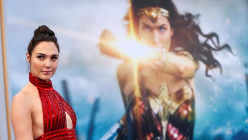 Gal Gadot is officially reprising her role in the "Wonder Woman" sequel.