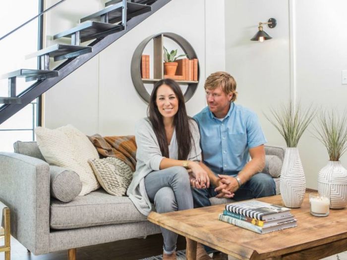 Chip and Joanna Gaines of the popular HGTV show 'Fixer Upper' have announced that they are ending their show to focus on their family.