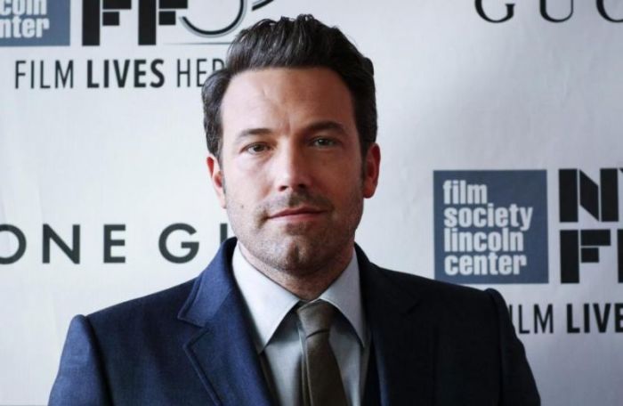 Fans of DCEU want Ben Affleck to step down as Batman because he sexually harassed women before.