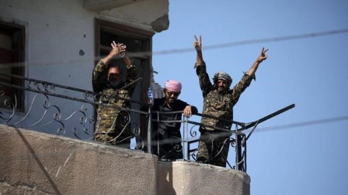 Fighters of Syrian Democratic Forces gesture the 'V' sign at the frontline in Raqqa, Syria, October 16, 2017.
