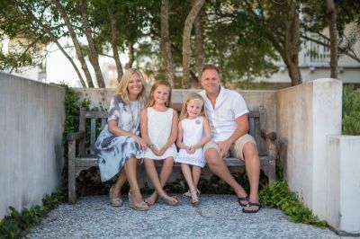 Matthew West poses with his wife and two daughters, 2015.