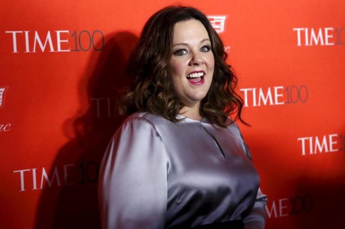Actress Melissa McCarthy poses for photographers on the red carpet as she arrives for the TIME 100 Gala in Manhattan, New York, April 26, 2016.