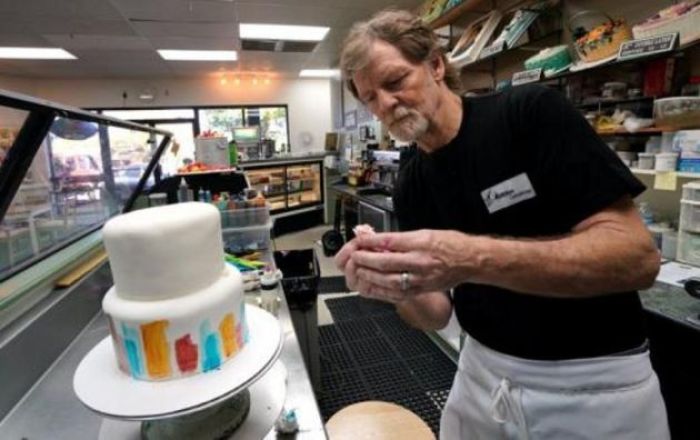 Baker Jack Phillips decorates a cake in his Masterpiece Cakeshop in Lakewood, Colorado, U.S. September 21, 2017.