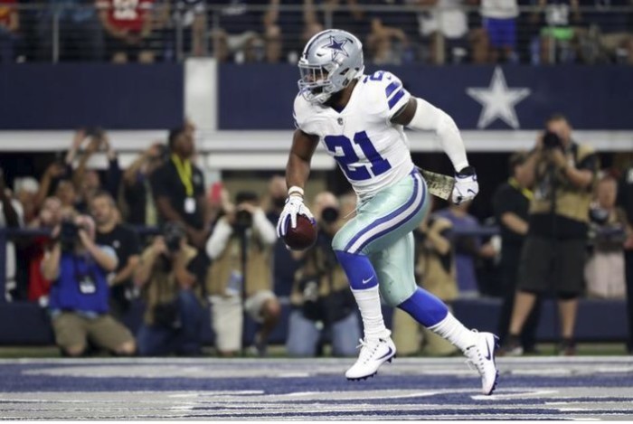 Dallas Cowboys running back Ezekiel Elliott (21) reacts after scoring a touchdown during the second half against the Kansas City Chiefs at AT&T Stadium, Nov. 5, 2017.