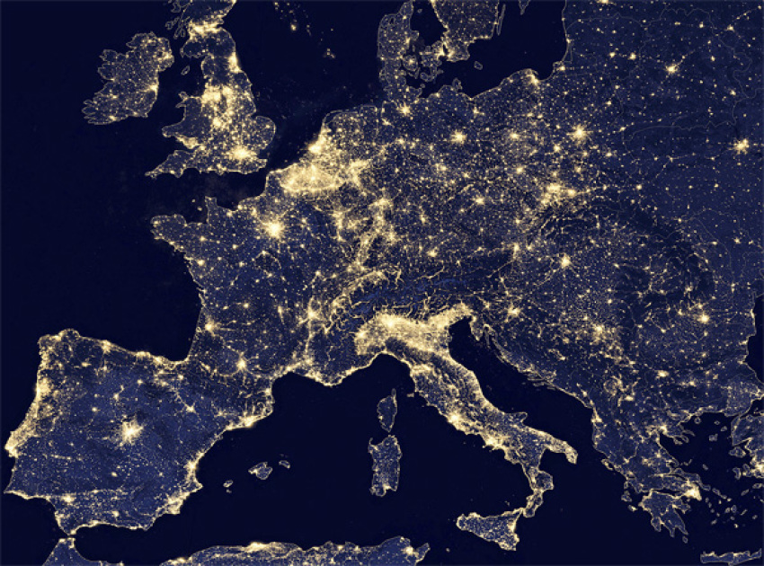 Credit : A nighttime view of Europe made possible by the "day-night band" of the Visible Infrared Imaging Radiometer Suite (VIIRS).