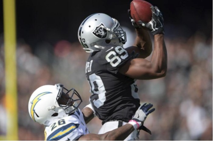 Oakland Raiders wide receiver Amari Cooper (89) catches a pass against Los Angeles Chargers cornerback Casey Hayward (26) during an NFL game at Oakland-Alameda County Coliseum, Oct. 15, 2017.