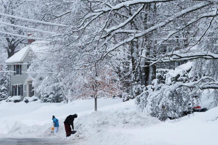 Credit : Residents dig out following a winter snow storm in the Boston suburb of Wakefield, Massachusetts, U.S. February 13, 2017. Some people suffer from SAD (seasonal affected disorder) at wintertime due to the lack of sunlight.