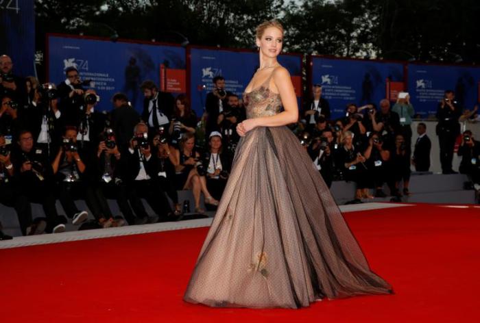 Actor Jennifer Lawrence poses during a red carpet for the movie 'Mother!'.
