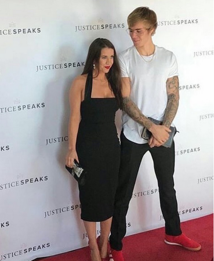 Justin Bieber supports his mother Pattie Mallette at the Justice Speaks Holiday Benefit Luncheon in Los Angeles, California on December 9, 2017.