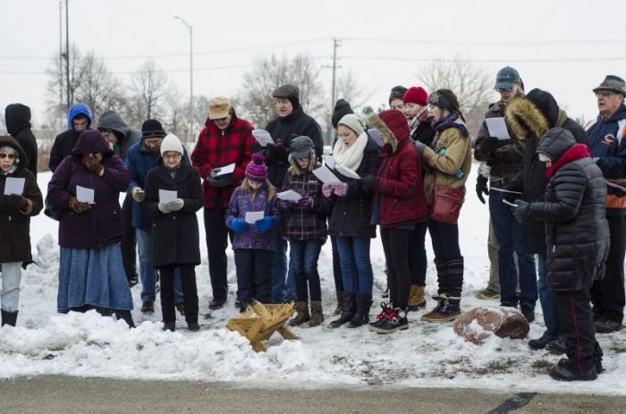 Pro-lifers sing Christmas carols outside of a Planned Parenthood clinic in Aurora, Illinois, as part of the Pro-Life Action League's 'Peace in the Womb' campaign, December 2016.