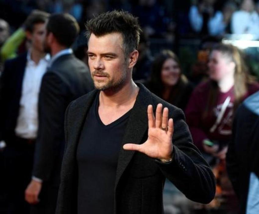 Actor Josh Duhamel poses as he arrives at the European premiere of "Deepwater Horizon" at Leicester Square in London on September 27, 2016.