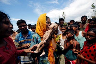 A Rohingya refugee woman cries as she holds her 40-day-old son, who died as a boat capsized in the shore of Shah Porir Dwip, in Teknaf, Bangladesh, September 14, 2017.