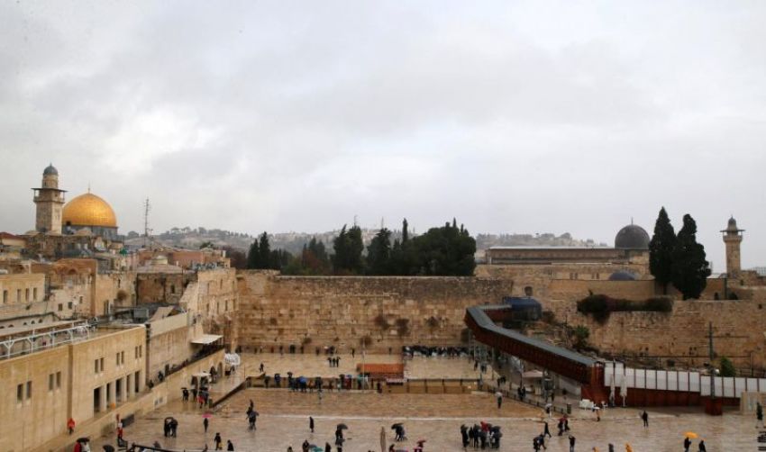 A general view shows the Dome of the Rock (L) and the Western Wall (C) in Jerusalem's Old City December 6, 2017.
