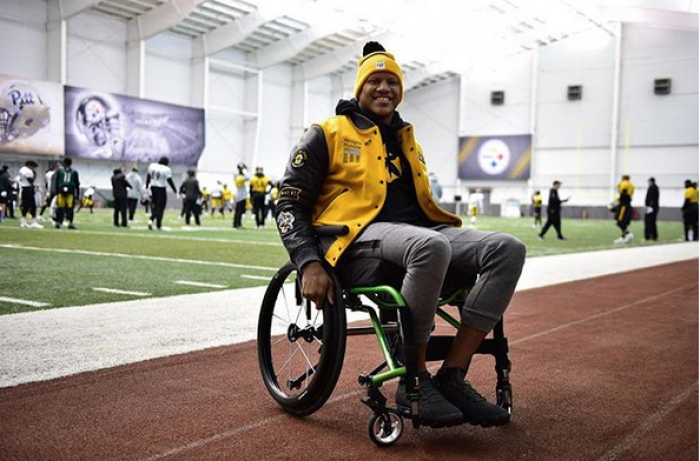 Pittsburgh Steelers linebacker Ryan Shazier praising God for progress after injuring spine in a game on December 4, 2017.