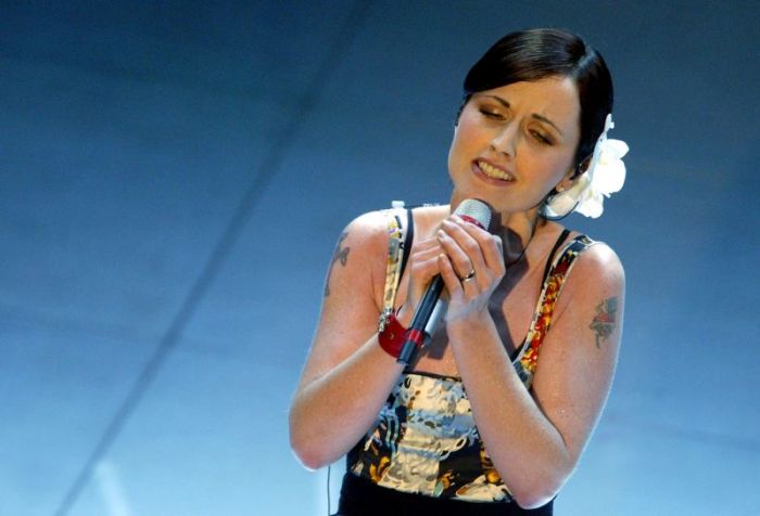 Irish singer Dolores O'Riordan performs at the Ariston Theatre during San Remo's 54th song festival in northern Italy, March 6, 2004.