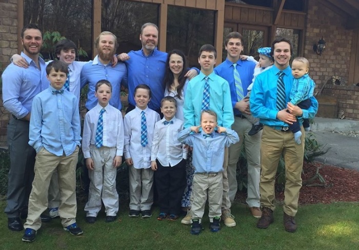 Christian parents, Jay and Kateri Schwandt along with their 13 sons.