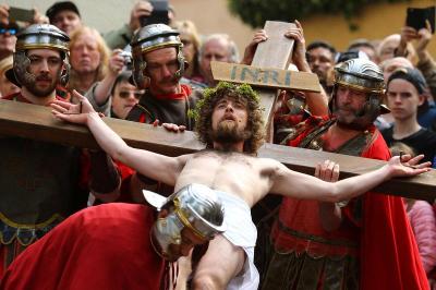 Members of the Italian community take part in a re-enactment of the crucifixion of Jesus Christ on Good Friday in Bensheim, southwest of Frankfurt, Germany, April 14, 2017.