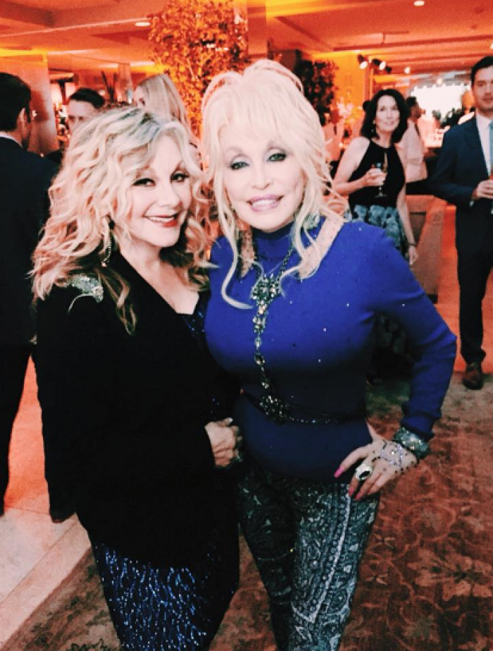 Country music singer-songwriter Stella Parton pictured with her sister Dolly Parton.