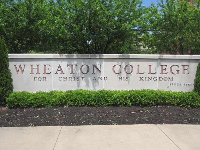 The sign on the campus of Wheaton College displays the Illinois Evangelical institution's motto. https://commons.wikimedia.org/wiki/File:Wheaton_College_Motto.JPG