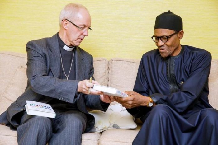 Justin Welby (L) and Nigerian President Muhammadu Buhari in a meeting in London, England, on April 11, 2018.