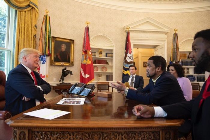 Pastor Darrell Scott (second R) chats with President Donald Trump at the White House in a meeting on urban revitalization.
