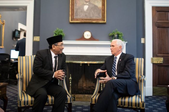 United States Vice President Mike Pence (R) meets with Kyai Haji Yahya Cholil Staquf, the general secretary of the Indonesian-based Islamic organization Nahdlatul Ulama, at the White House on May 17, 2018.