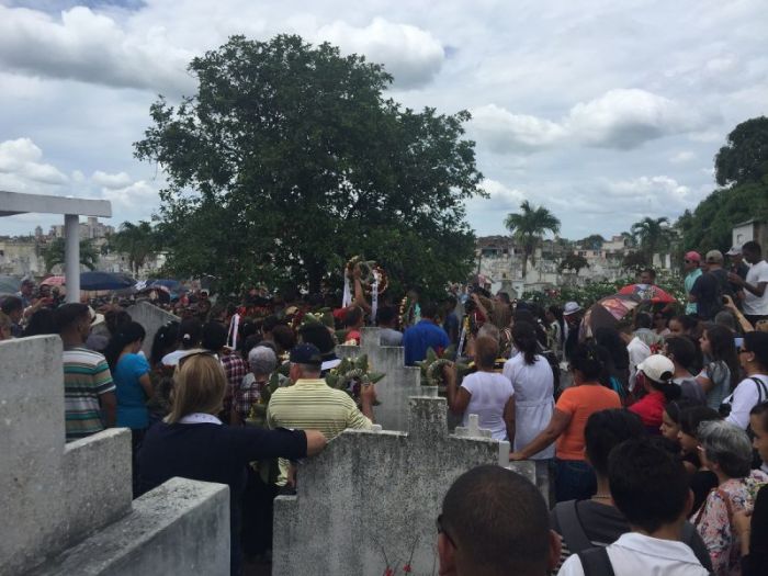 Cemetery Service at Holguin Christian cemetery of Manuel David Aguilar Saavedra & María Salomé Sánchez Arévalo who died in plane crash, both worked for Church of The Nazarene. Photo from May 23, 2018.