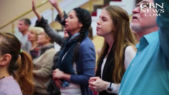 Protestants worshiping in Russia in this video published January 27, 2017.