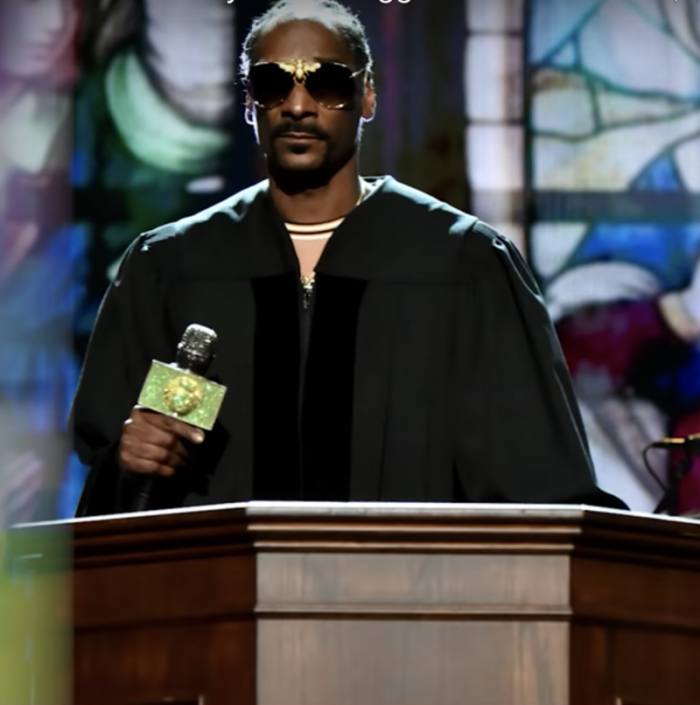 Snoop Dogg closed out this year's BET Awards with a bang by performing a medley of his hits, Jun 24, 2018.
