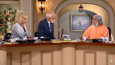 Sadhu Sundar Selvaraj (R) speaking with televangelist Jim Bakker (C) on the "The Jim Bakker Show" in a clip uploaded on July 23, 2018.