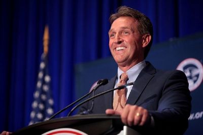 Sen. Jeff Flake speaks at the National Federation of Republican Women's 38th Biennial Convention in Phoenix, Arizona on Sept. 12, 2015