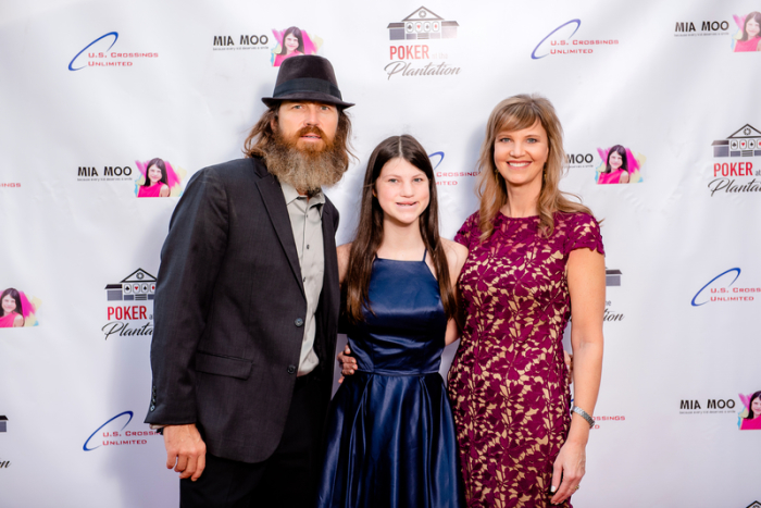 Jase (L), Missy (R) and Mia (M) Robertson appear at the 'Poker at the Plantation' fundraiser.