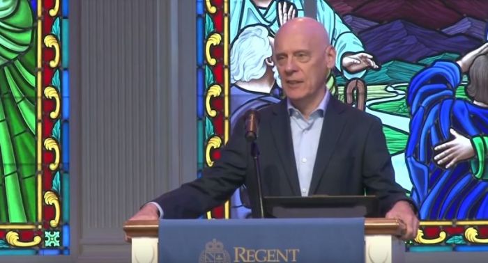 Astrophysicist and best-selling author Hugh Ross of the Christian apologetics group Reasons to Believe giving a speech at Regent University in November 2018.